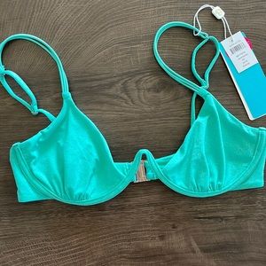 Beach Bunny Glitter Top✨🌊